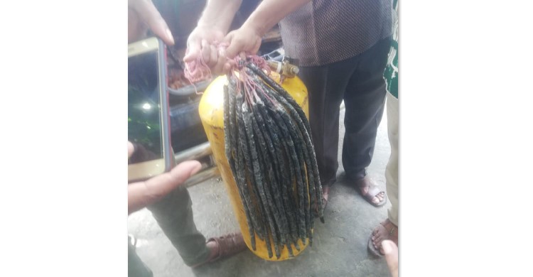 প্রাইভেটকারের গ্যাস সিলিন্ডারে মিললো ১৮,৪০০ পিস ইয়াবা প্রাইভেটকারের গ্যাস সিলিন্ডারে মিললো ১৮,৪০০ পিস ইয়াবা